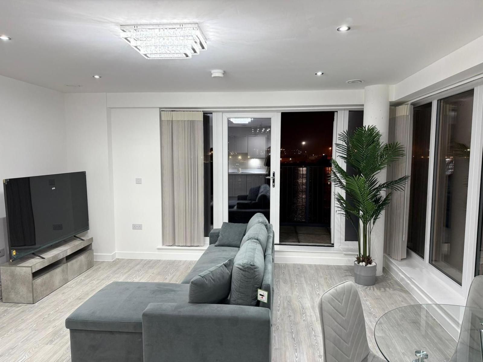 Apartment Serenity Waterfront 2 Bed *