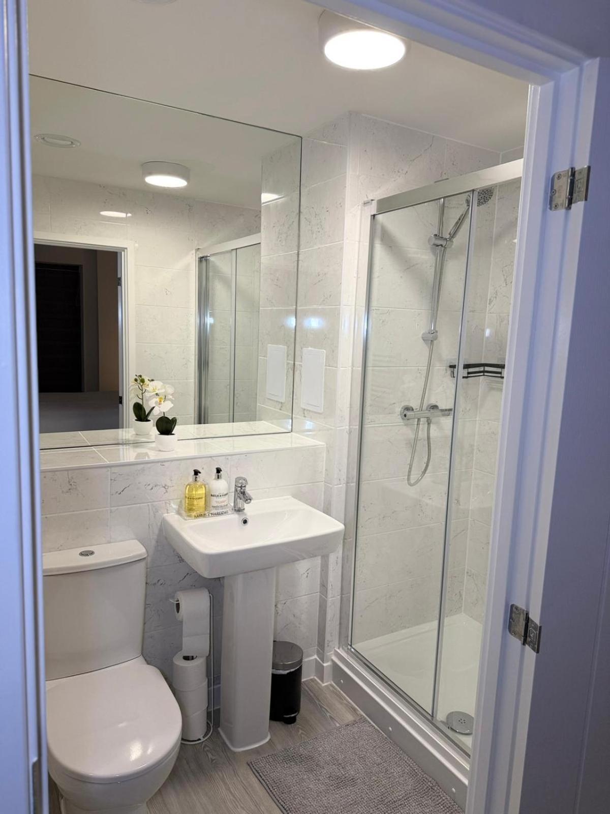 Serenity Waterfront 2 Bed * Northfleet