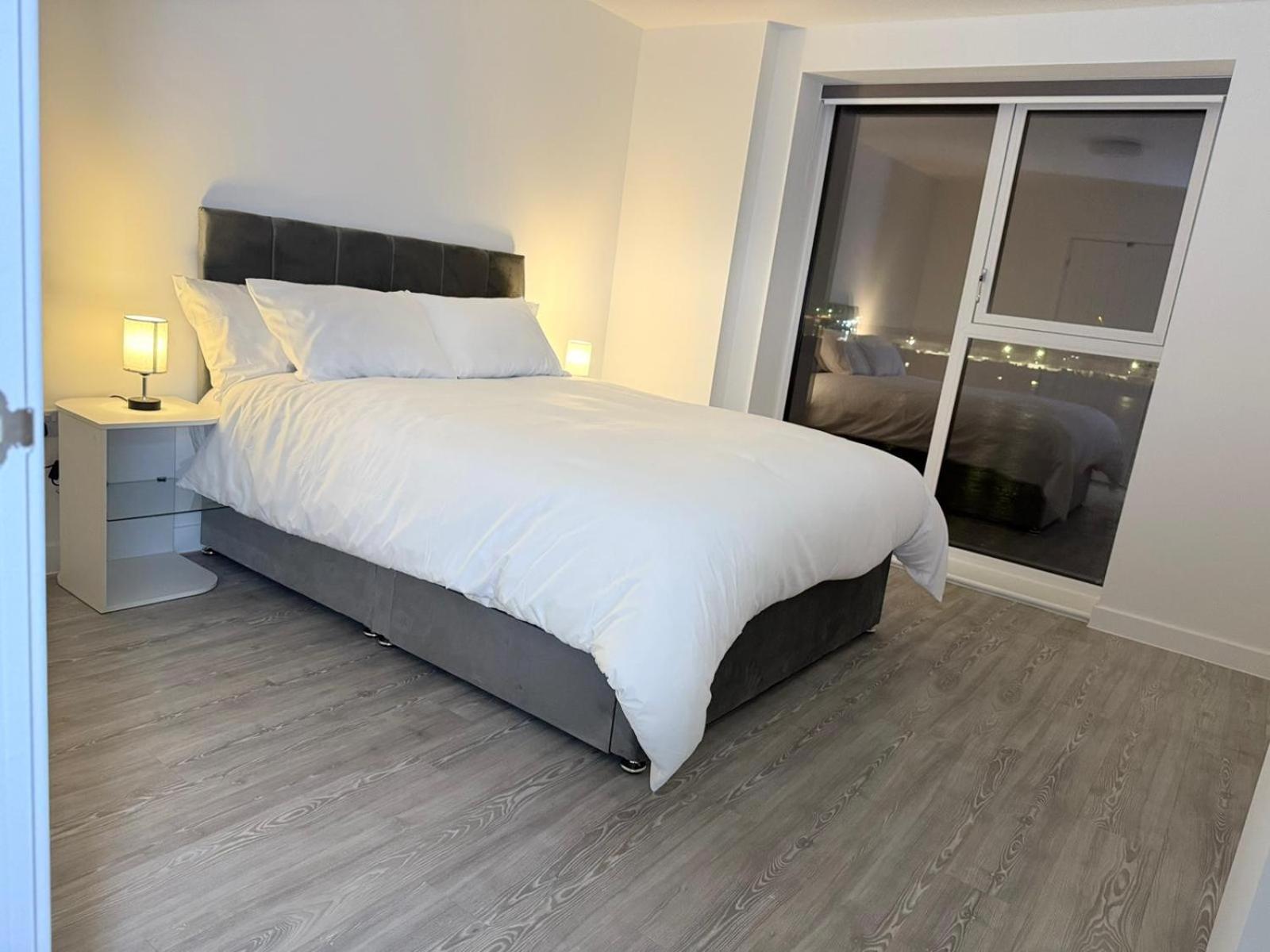 Serenity Waterfront 2 Bed *