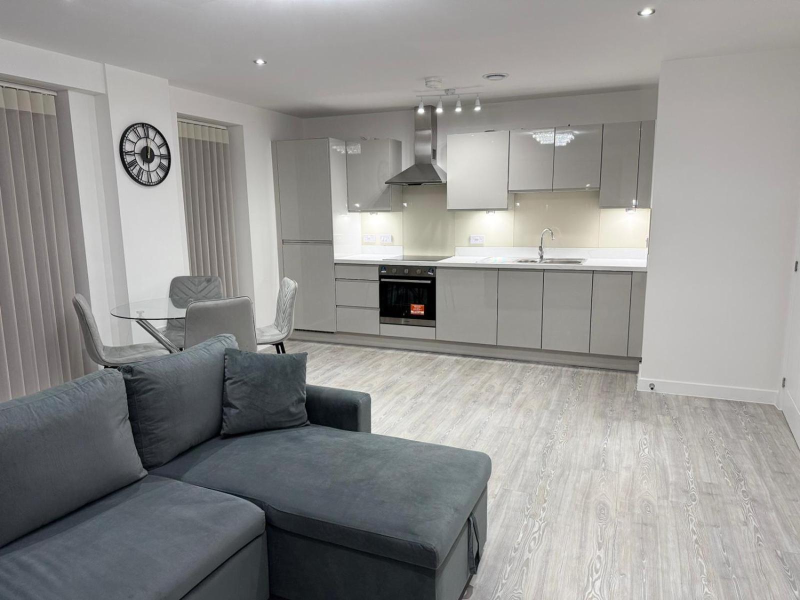 Serenity Waterfront 2 Bed * Northfleet