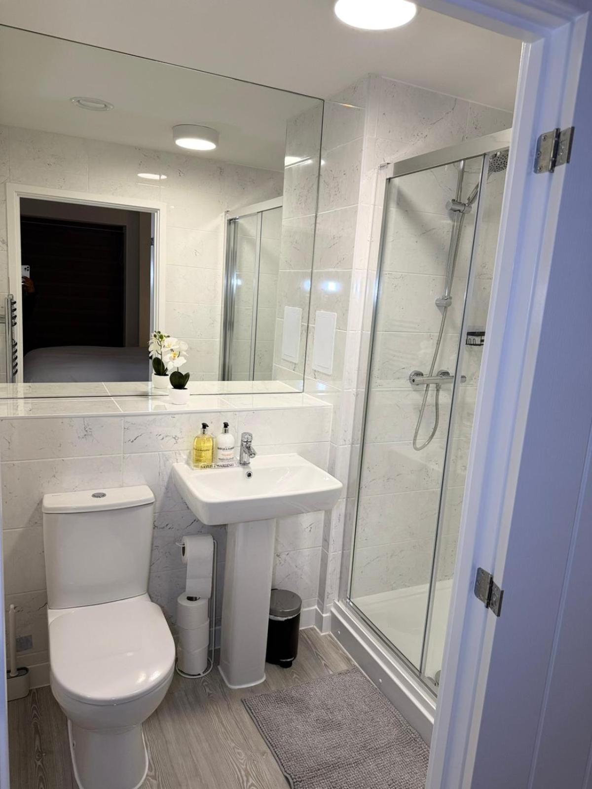 Serenity Waterfront 2 Bed Apartment
