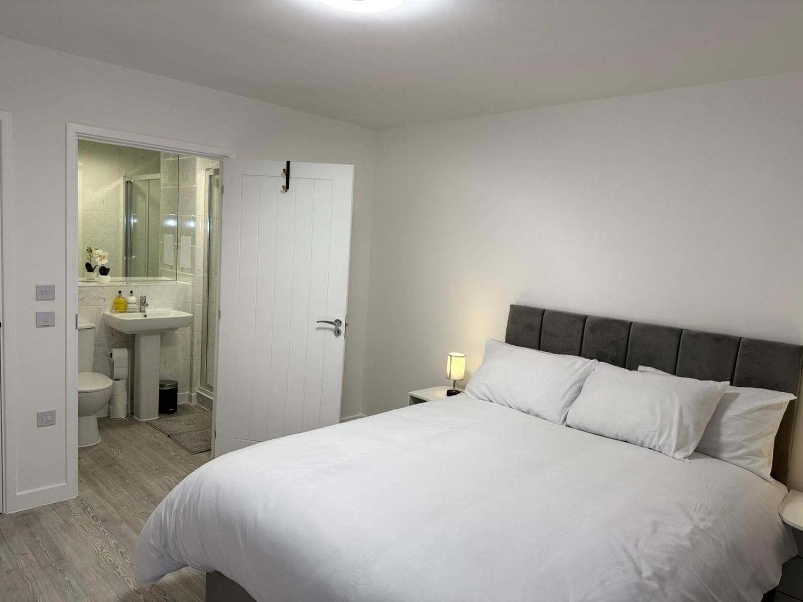 Serenity Waterfront 2 Bed *