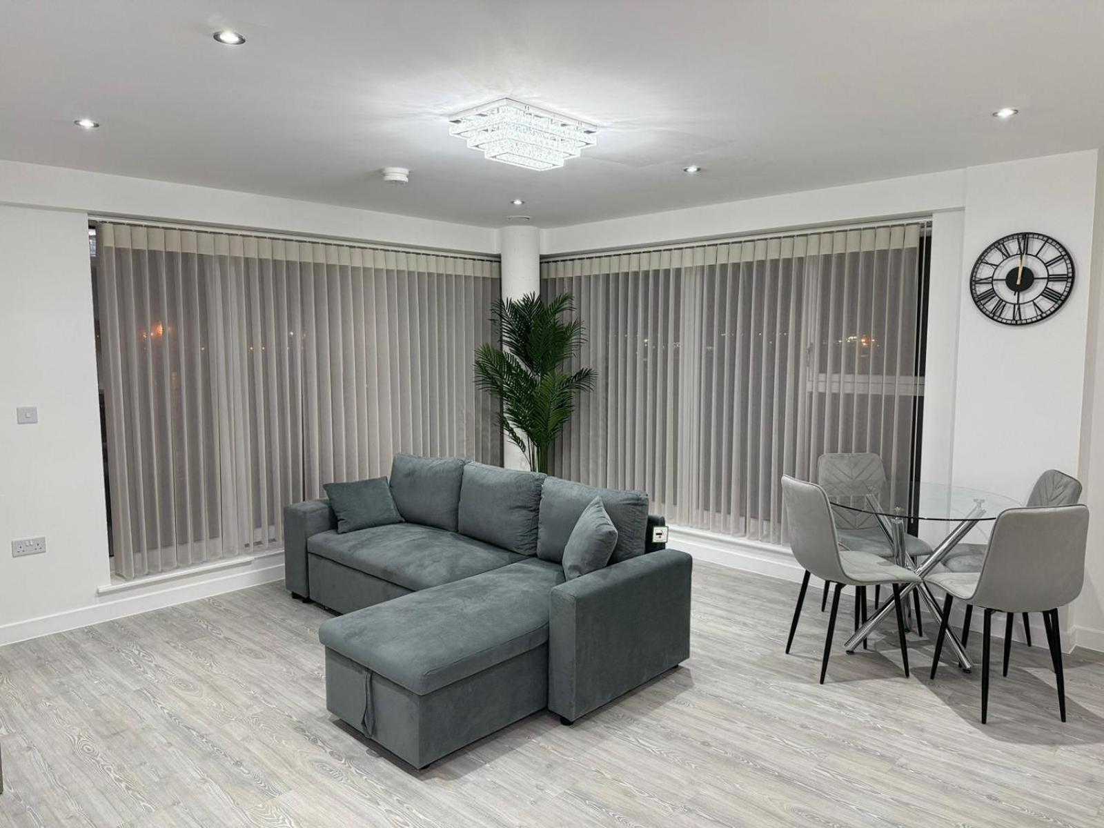 Serenity Waterfront 2 Bed * Northfleet