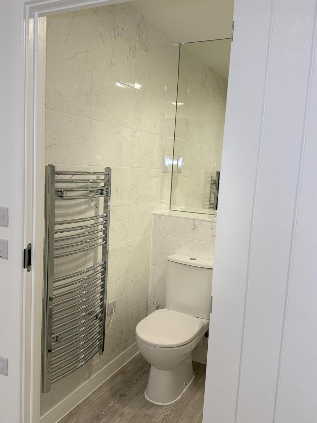 Serenity Waterfront 2 Bed Apartment Northfleet