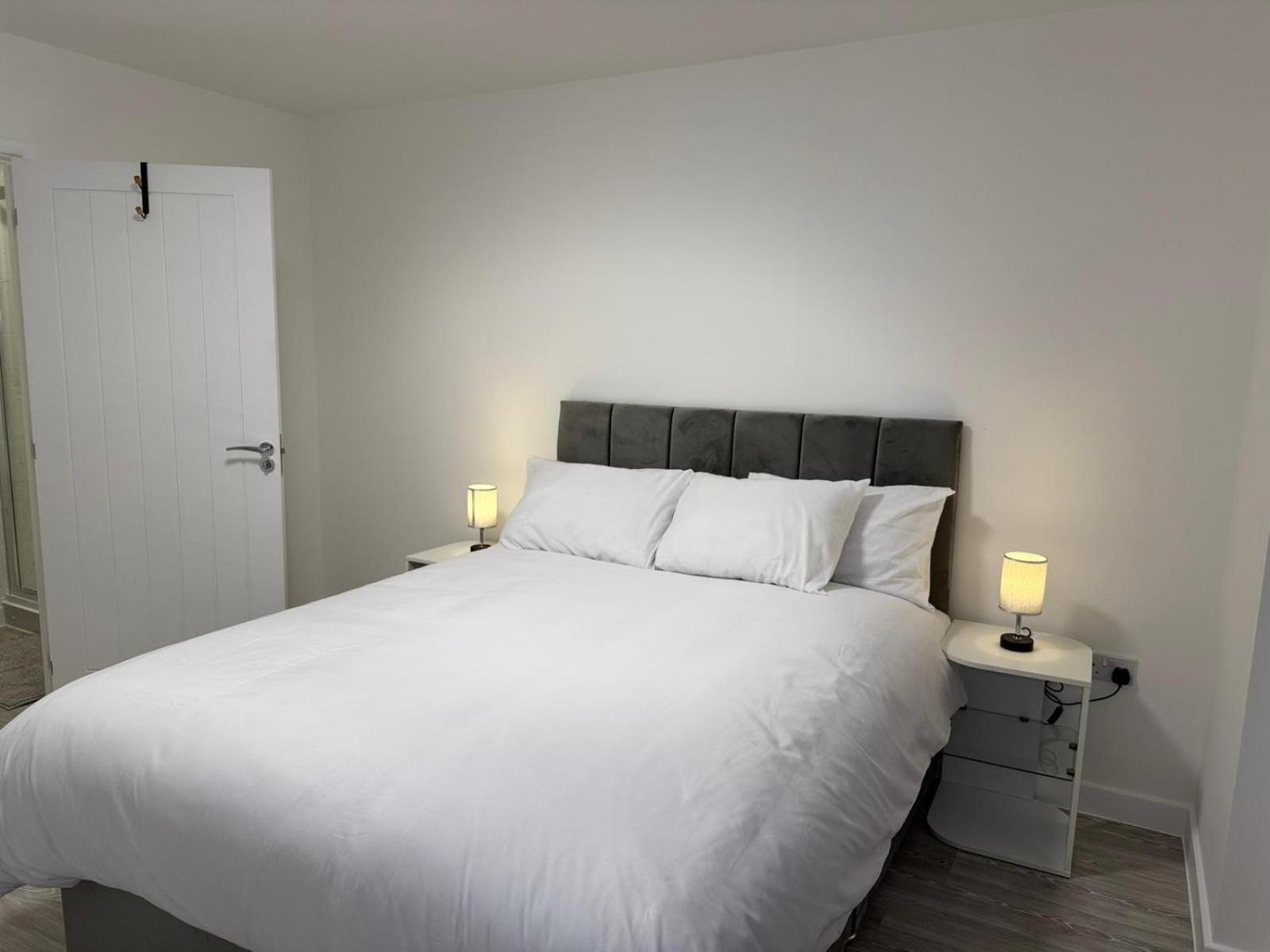 Serenity Waterfront 2 Bed *