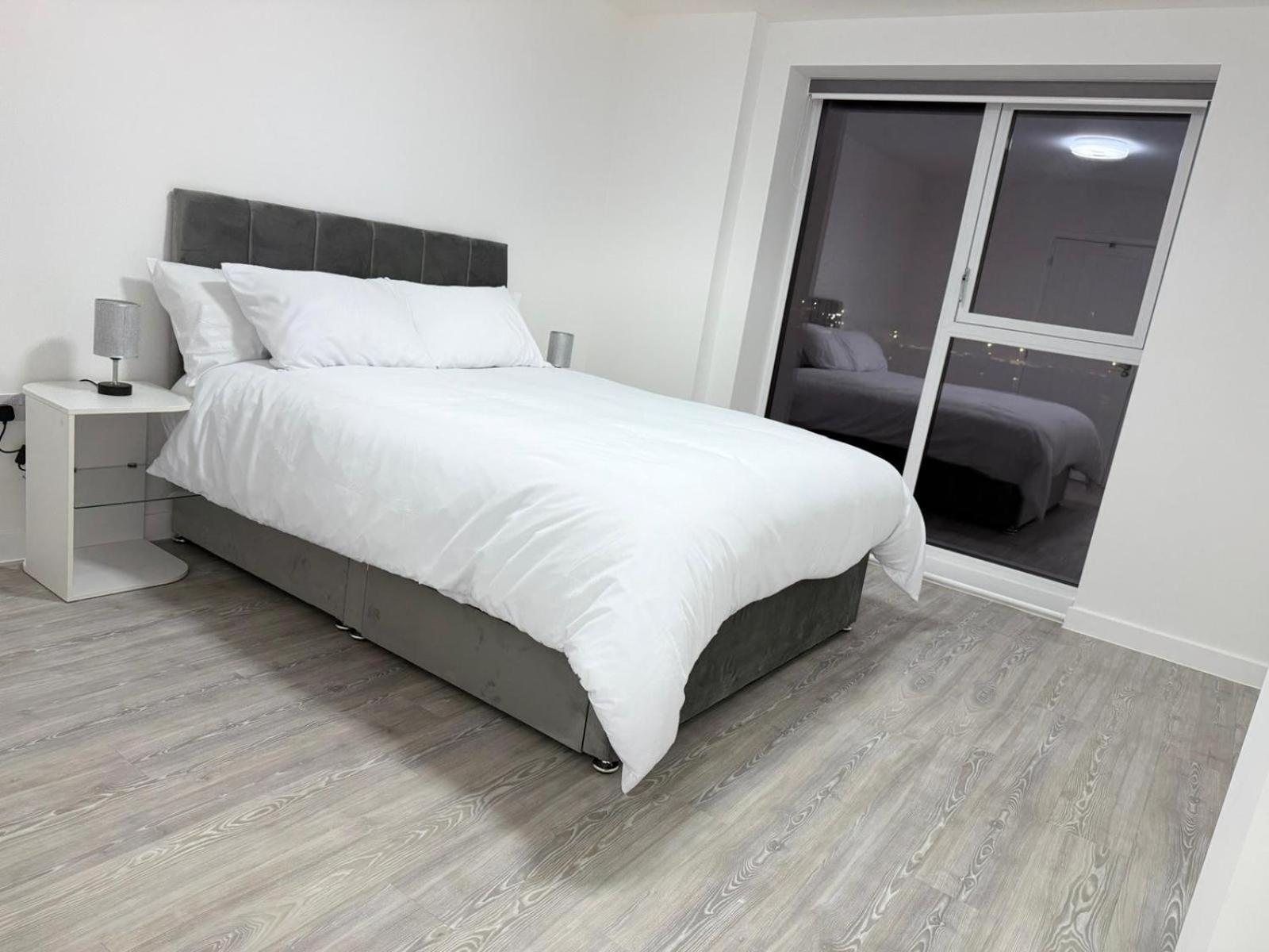Serenity Waterfront 2 Bed * Northfleet