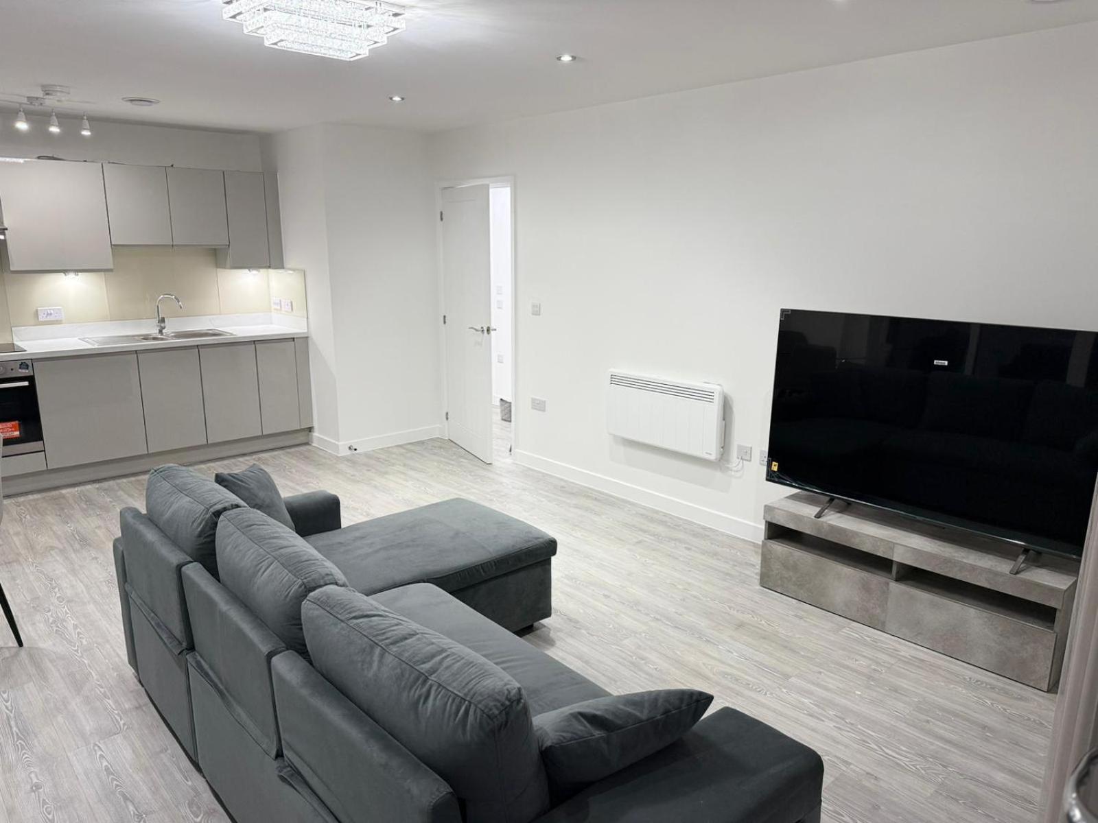 Serenity Waterfront 2 Bed Apartment *