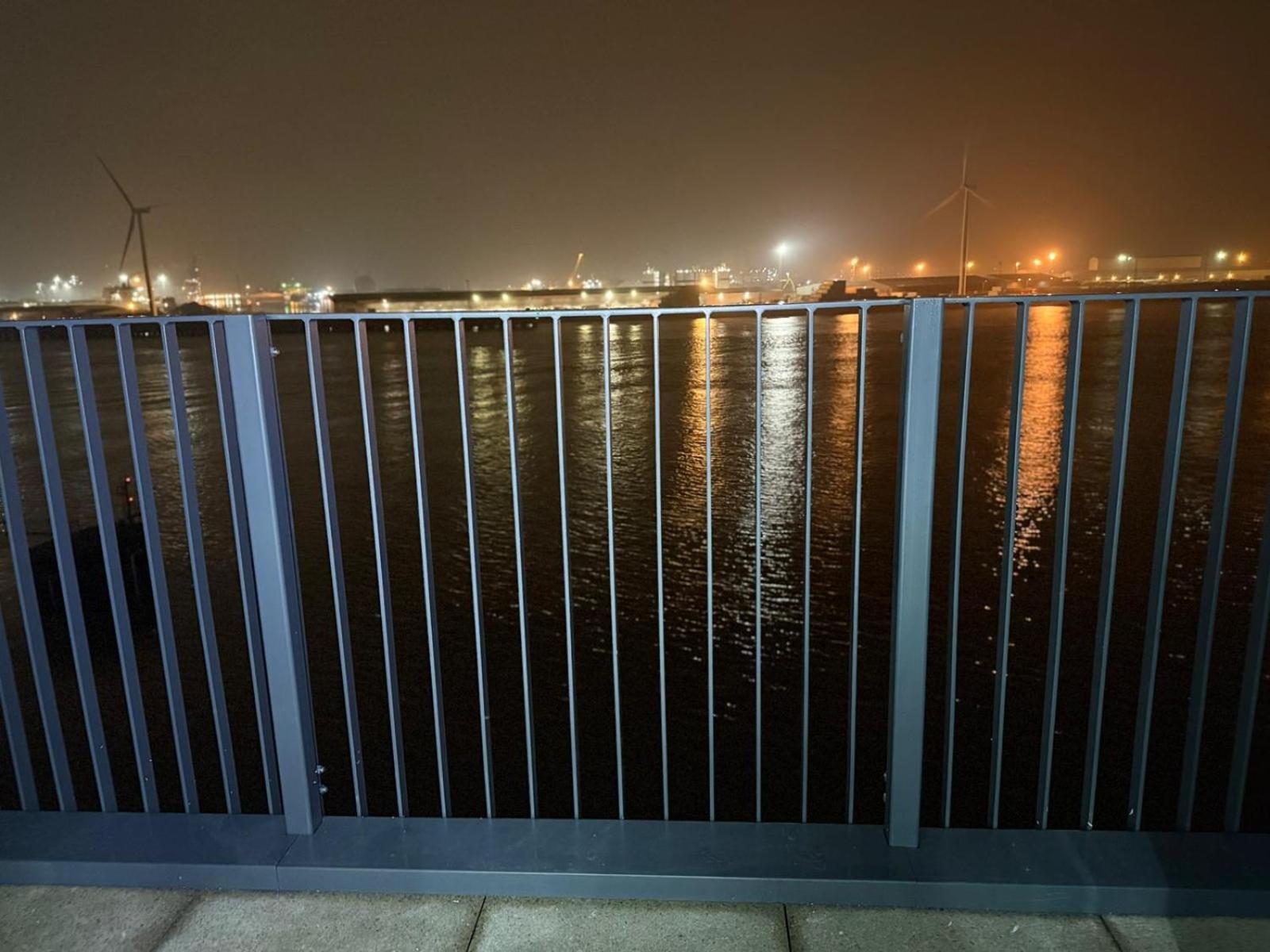 Serenity Waterfront 2 Bed * Northfleet