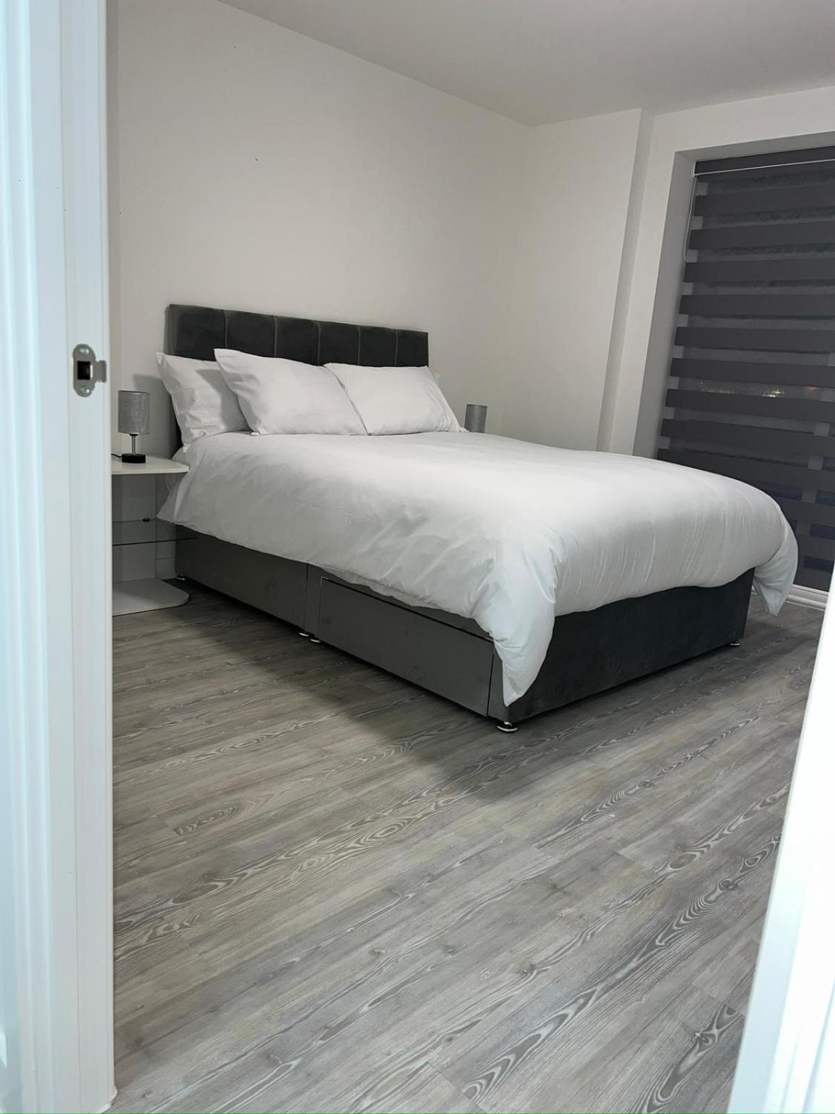 Serenity Waterfront 2 Bed Apartment Northfleet