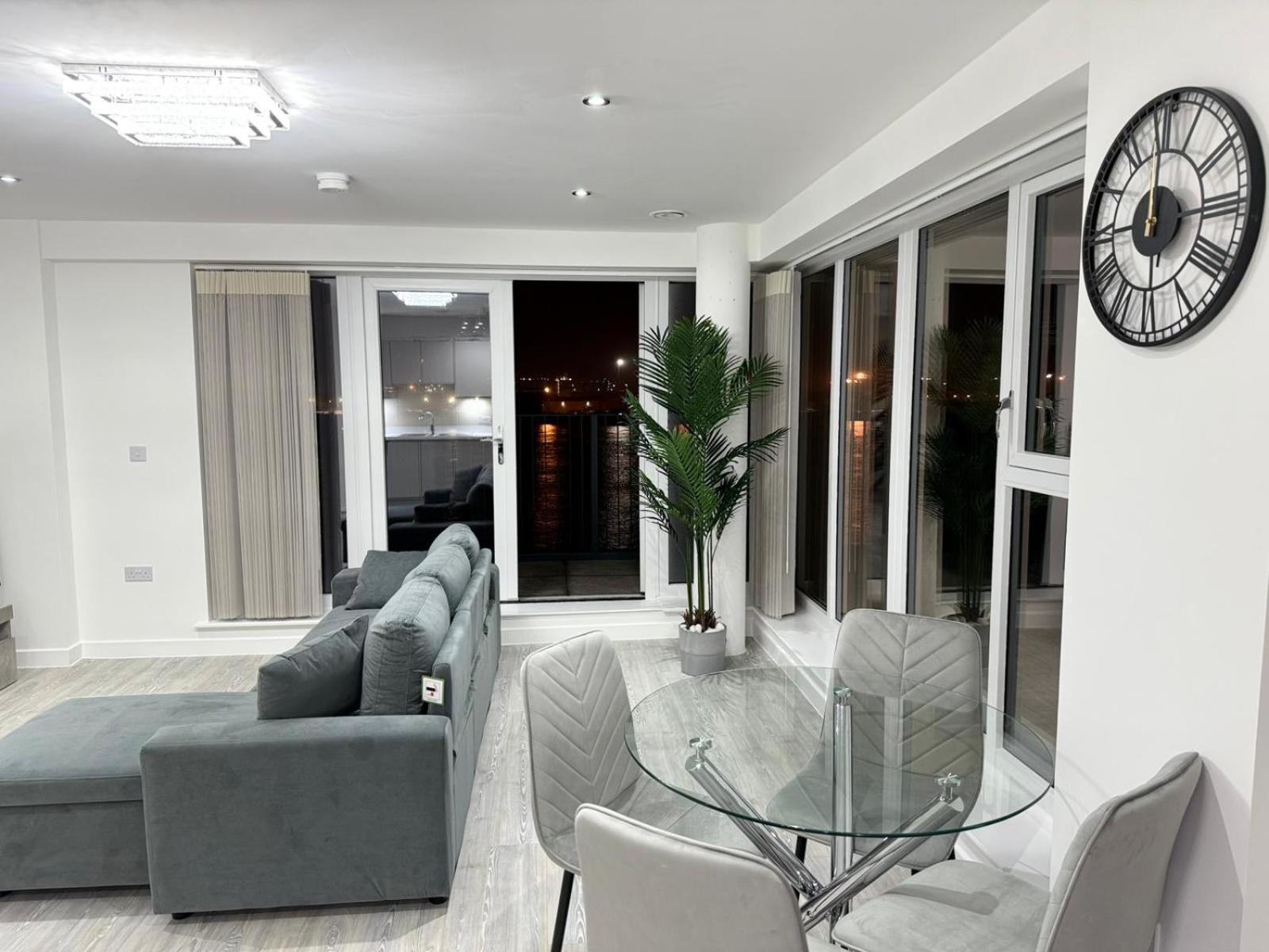 Apartment Serenity Waterfront 2 Bed *